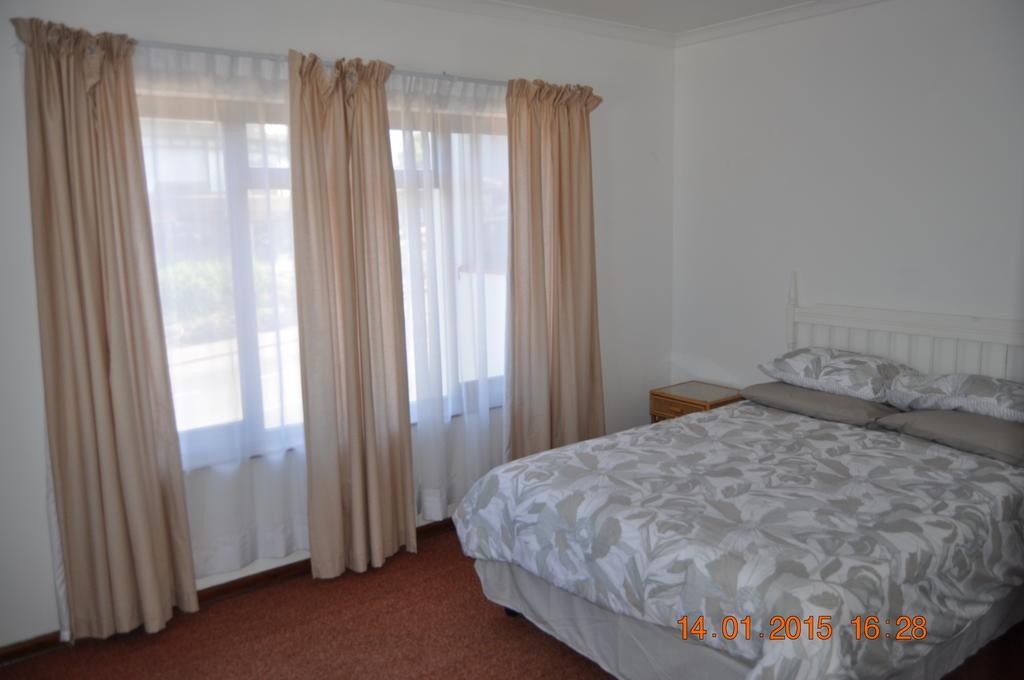 Backpacker Apartments Plettenbergbaai Kamer foto