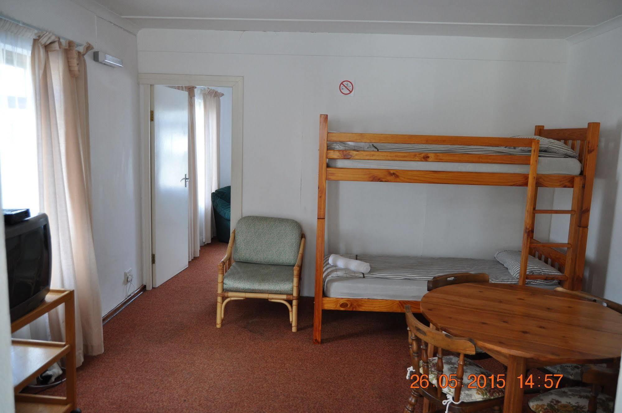 Backpacker Apartments Plettenbergbaai Buitenkant foto