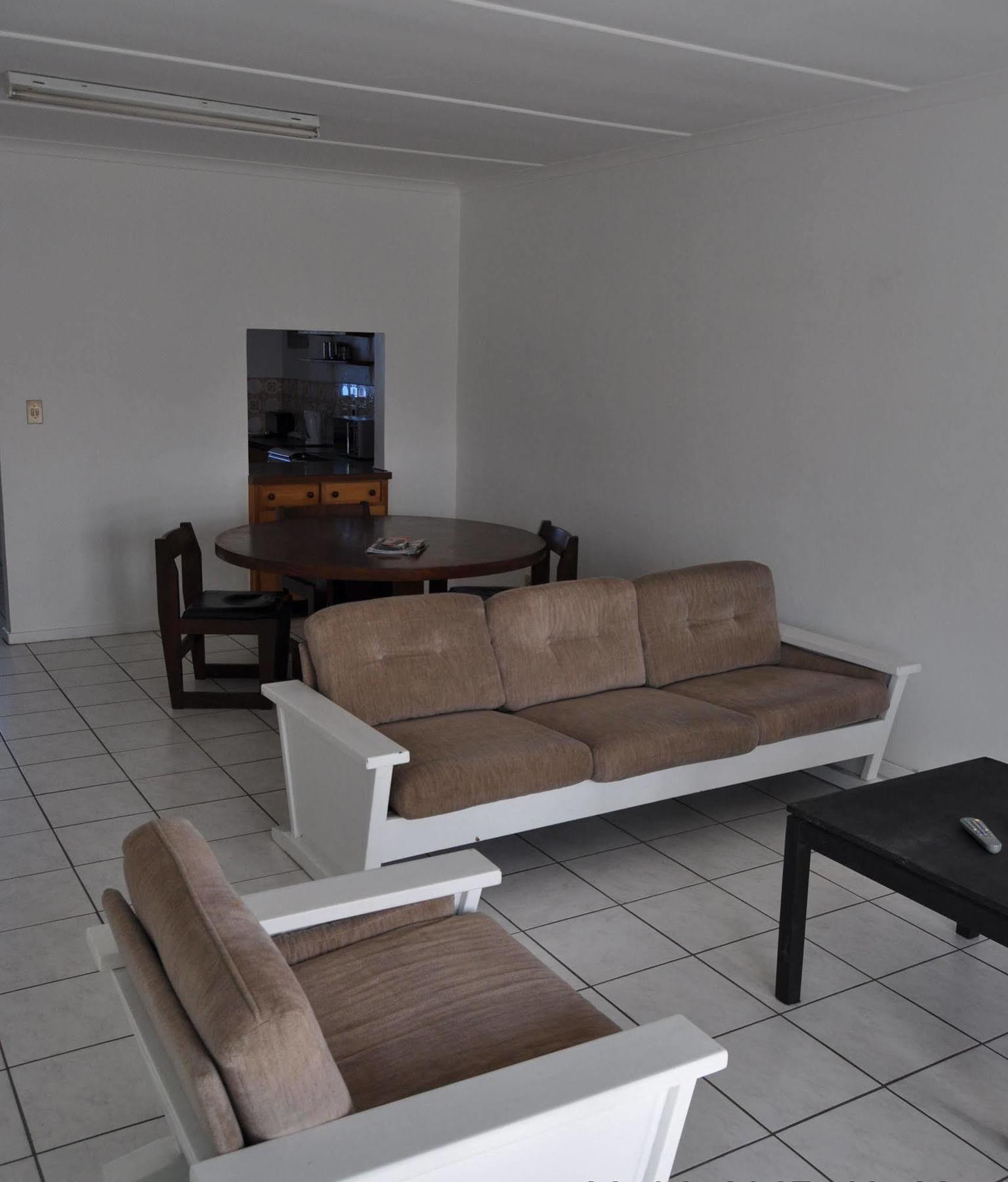 Backpacker Apartments Plettenbergbaai Buitenkant foto