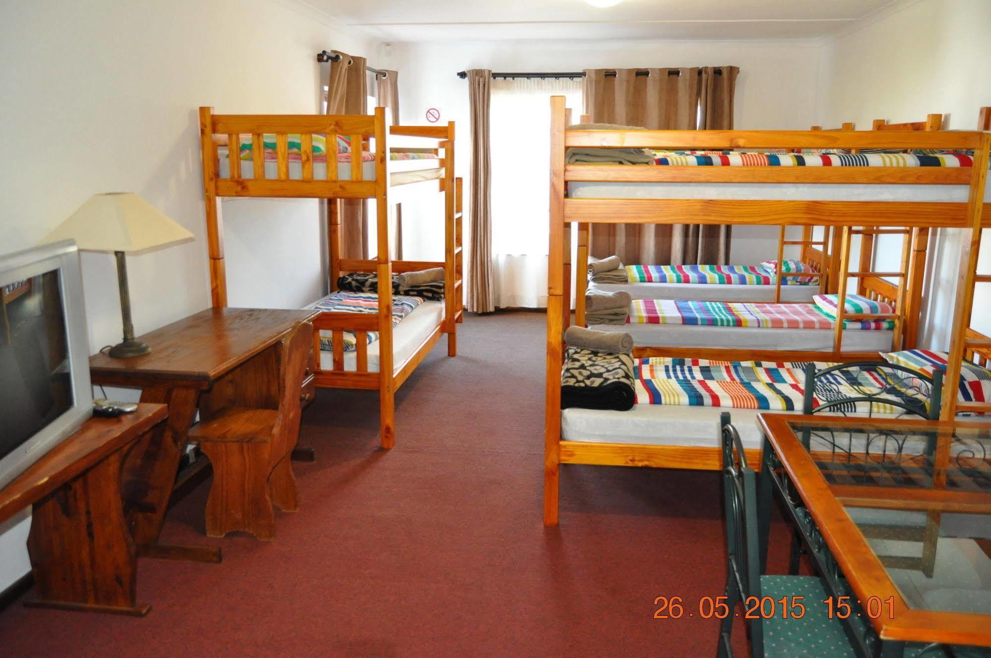 Backpacker Apartments Plettenbergbaai Buitenkant foto