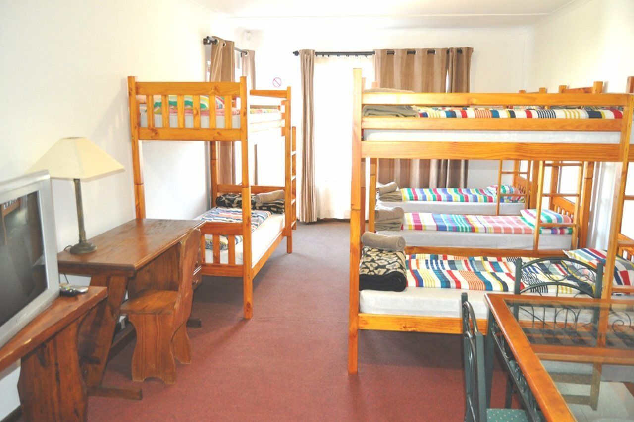 Backpacker Apartments Plettenbergbaai Buitenkant foto
